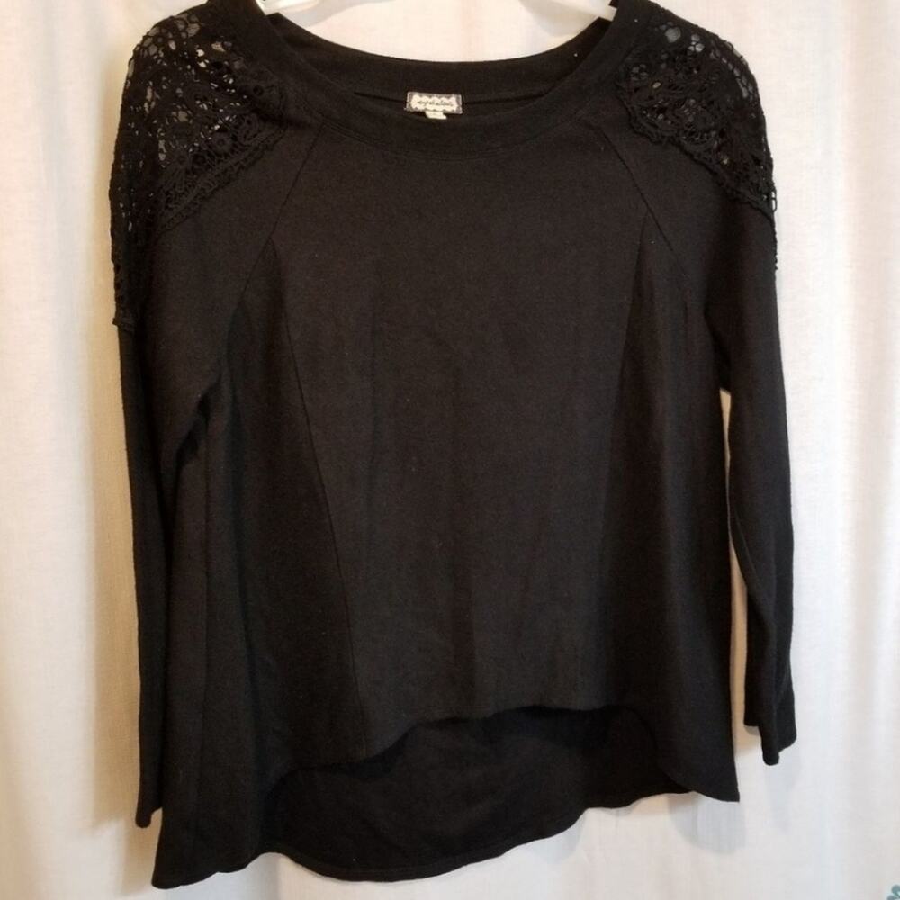 EYESHADOW black lace shoulder top size small